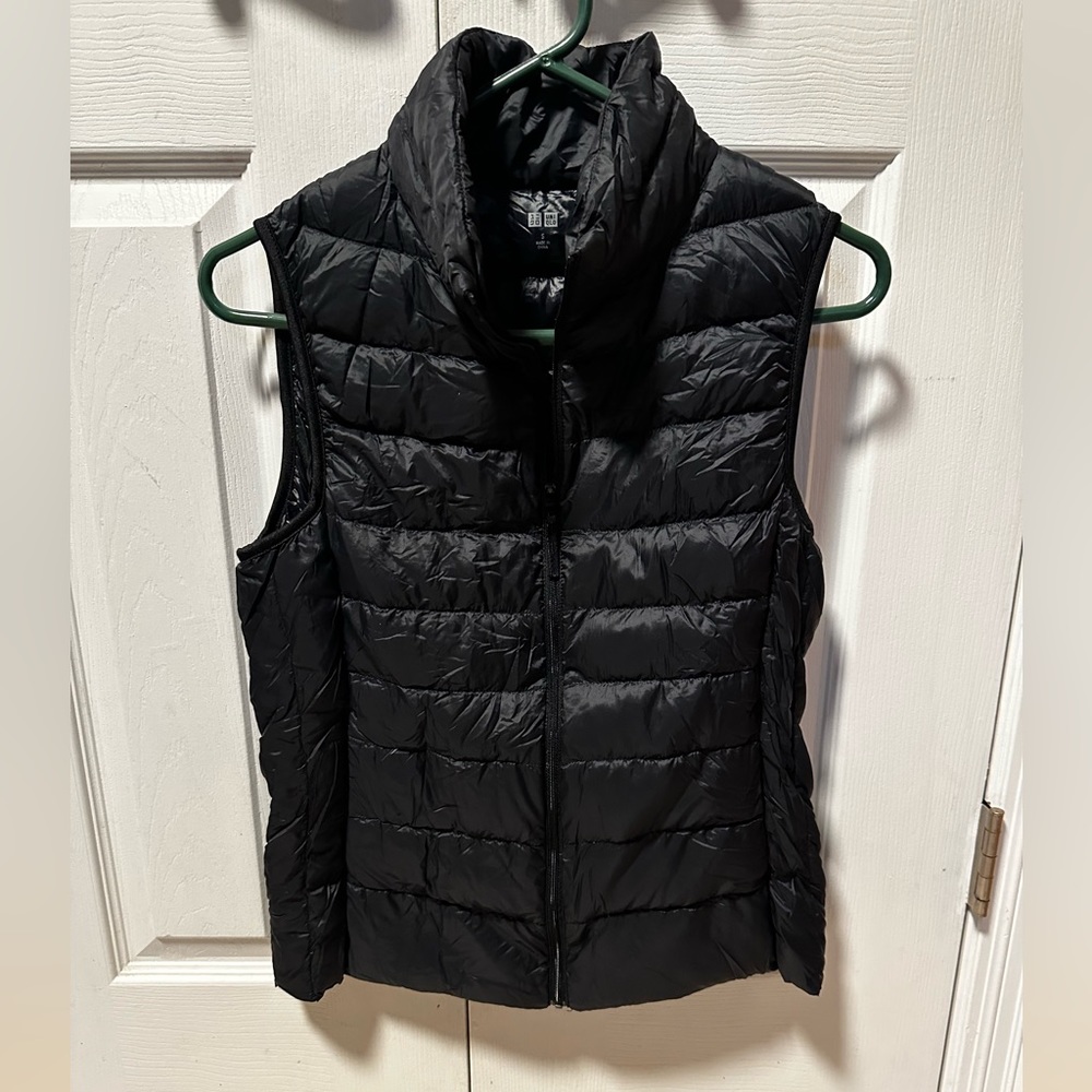 Packable puffy vest